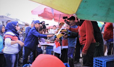 Dalam Rangka Memeriahkan Hut Kemerdekaan RI Ke-77 , Pemerintahan Kota Pekanbaru Akan Menyebarkan 10 Ribu Bendera Merah Putih Kepada Masyarakat