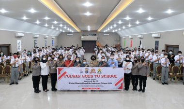 Ajak Siswa Cerdas dan Aman Bermedia Sosial,  Polwan Daerah Riau Goes To School