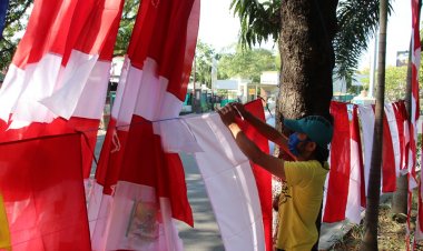 Melanggar PERDA Nomor 13 , PKL Jl.  Sudirman Dan Arifin Ahmad Kota Pekanbaru Ditertibkan