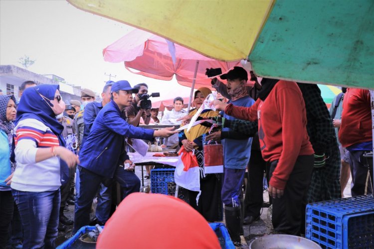 Dalam Rangka Memeriahkan Hut Kemerdekaan RI Ke-77 , Pemerintahan Kota Pekanbaru Akan Menyebarkan 10 Ribu Bendera Merah Putih Kepada Masyarakat