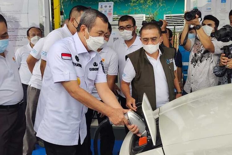 Pelaksanaan Program Riau Hijau,  Gubernur Arahkan Masyarakat Beralih Menggunakan Kendaraan Listrik