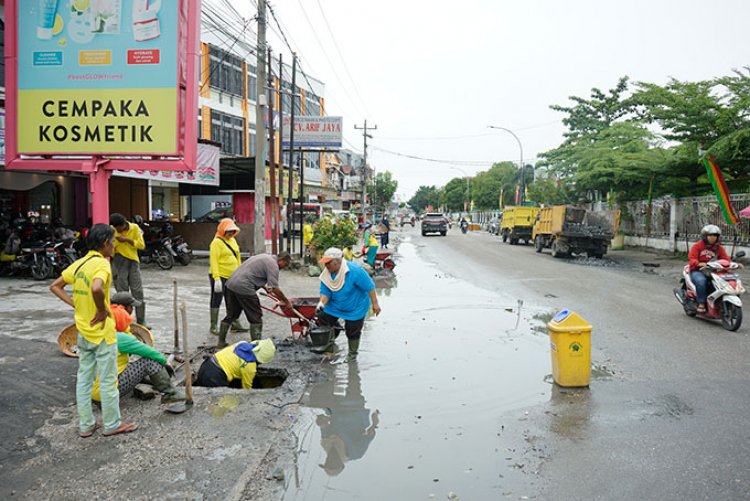 Mendapatkan Atensi Khusus Dari Pj Walikota Pekanbaru, Dinas PUPR Terus lakukan perbaikan drainase di Jalan Ahmad Dahlan