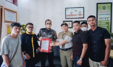Datangi Gedung PN Pekanbaru, OKP Pekanbaru Bersatu Minta Jaksa Penjarakan Larshen Yunus
