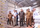Ada Indikasi Harga Beras bakal melambung tinggi, Pj Walikota Pekanbaru Langsung Kunjungi Gudang Bulog