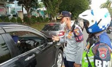 Dishub Kota Pekanbaru Gelar Operasi Tertib Parkir, Beberapa Kendaraan telah digembosi dan diderek