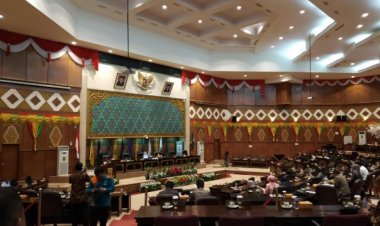 Paripurna Pengesahan APBD Murni 2023 di Hari Pahlawan Nasional, Kursi Anggota DPRD Provinsi Riau Banyak Kosong