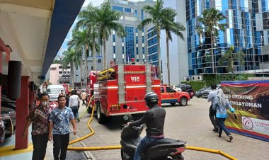 Kebakaran Melanda Gedung Kemenkumham RI, 65 Personil Dikerahkan untuk Memadamkan Sijago Merah
