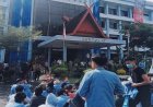 Pelantikan Wakil Rektorat Ada Penolakan, Aksi Mahasiswa UNRI Berujung Pecah Kaca Gedung Rektor