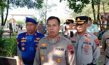 Tekan Angka Kecelakaan Perairan, Polairud Polres Batang Bagikan Peralatan Keamanan