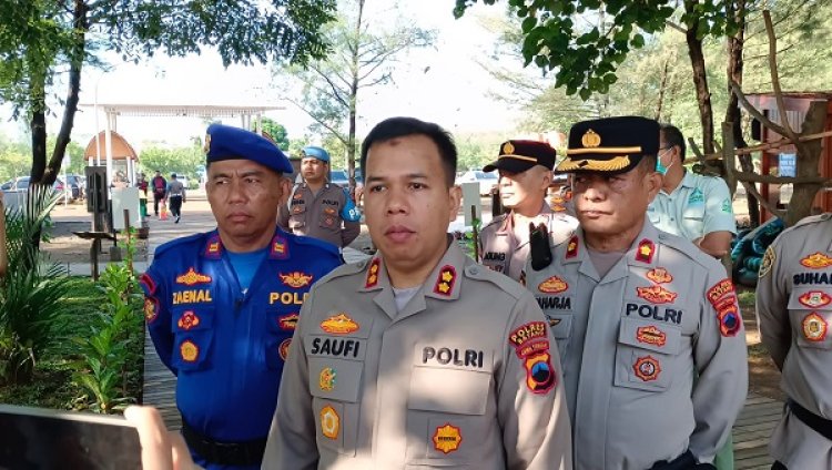 Tekan Angka Kecelakaan Perairan, Polairud Polres Batang Bagikan Peralatan Keamanan