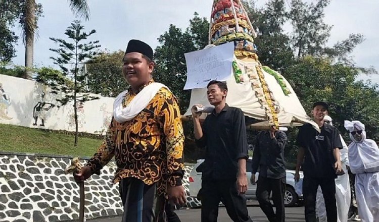 Ini Pesan Moral Gunungan Katil saat Tradisi Punggahan di Kandeman Batang