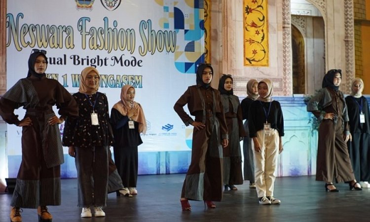 Gelar Fashion Show, Begini Penampakan  Siswi SMK Neswara di Catwalk