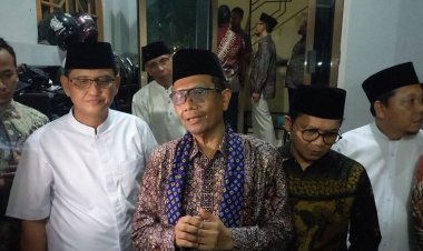 Warganet Gaungkan Pembubaran DPR Dan Partai Politik, Mahfud MD : Lebih Baik Punya Parpol Jelek Daripada Tidak Punya Sama Sekali