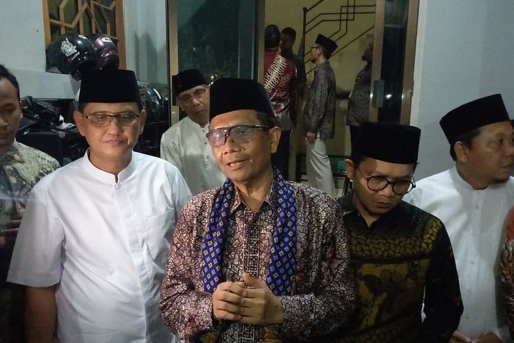 Warganet Gaungkan Pembubaran DPR Dan Partai Politik, Mahfud MD : Lebih Baik Punya Parpol Jelek Daripada Tidak Punya Sama Sekali