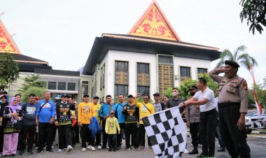 Sempena HPN, Pj Sekdako Pekanbaru Lepas Jalan Sehat PWI Pekanbaru