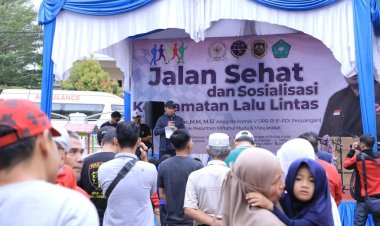 Pj Wali Kota Jalan Sehat Bersama Santri Ponpes Miftahul Huda dan Pengurus LDII