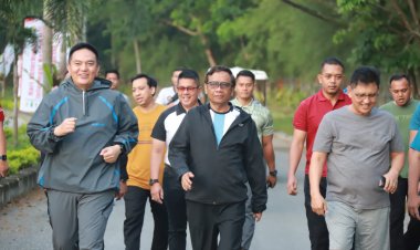 Bersama Mahfud MD, Kapolda Riau Lari Pagi Disekitaran Hotel Labersa