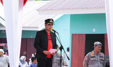 Pj Walikota Pekanbaru Serahkan Kembali Kios TPS Pasar Cik Puan ke Pedagang