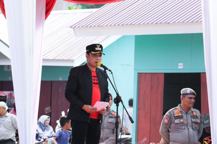 Pj Walikota Pekanbaru Serahkan Kembali Kios TPS Pasar Cik Puan ke Pedagang