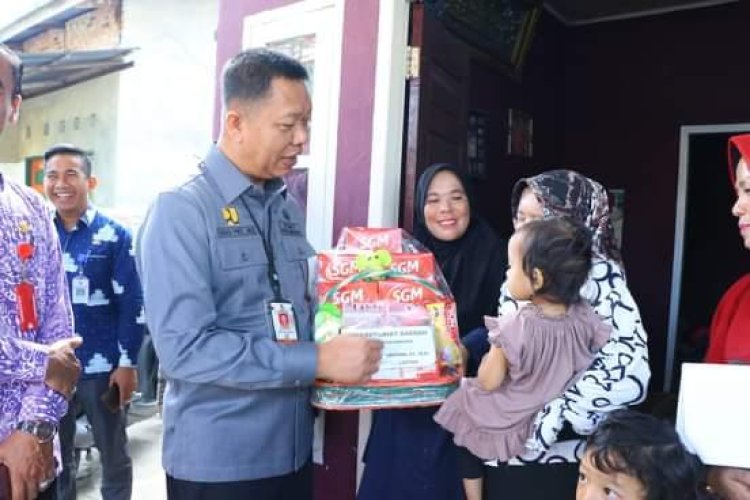 Sekdako Pekanbaru Salurkan Bantuan KepadaTiga Anak Asuh Yang Terkena Stunting