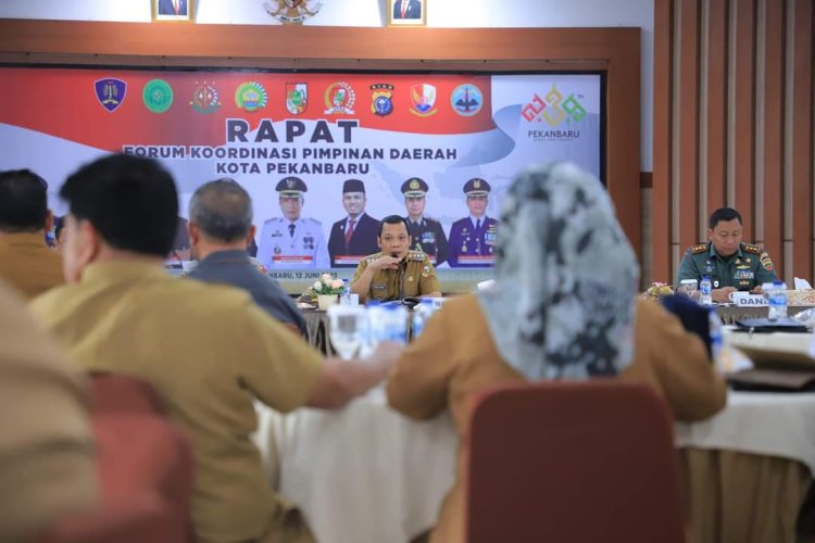 Pj Wali Kota Pekanbaru Pimpin Rapat Forkopimda Bahas Persiapan Idul Adha Hingga Pengungsi Asing