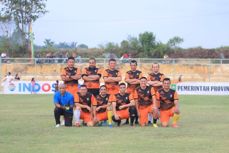 Pj Walikota Pekanbaru Jajal Langsung Lapangan Hijau di Pembukaan Sepak Bola U-19 Antar Kecamatan