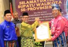Pj Walikota Pekanbaru Terima Penghargaan UHC dari Gubernur Provinsi Riau