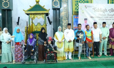 Peduli Penyandang Disabilitas, Pj Walikota Bersama Dinsos Kota Pekanbaru Serahkan Bantuan