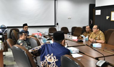 Hearing DPRD dengan Diskominfo Soal Jaringan Kabel dan Tiang Bersiliweran di Pekanbaru