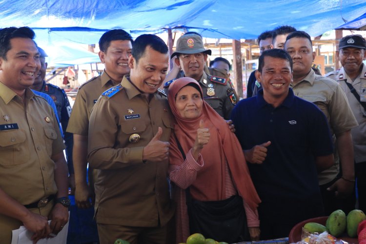 Dengarkan Aspirasi Pedagang, Pj Walikota Pekanbaru Tinjau Revitalisasi Pasar Palapa