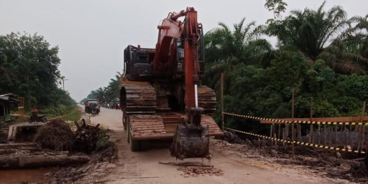 Buka Lahan Ilegal Dibengkalis, Tim Mabes Polri Amankan 3 Alat Berat