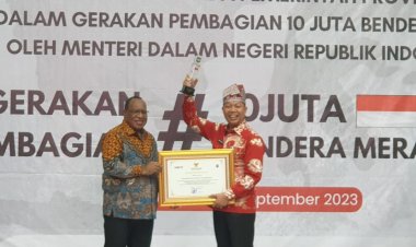 Sukseskan Pembagian 10 Juta Bendera, Pemko Pekanbaru Terima Penghargaan dari Kemendagri