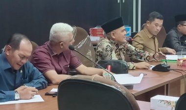 Laksanakan Hearing Bersama Apjatel, Komisi I DPRD Serahkan Data Tiang Ilegal