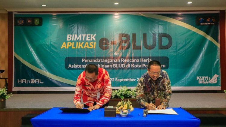 Sekda Kota Pekanbaru Teken Rencana Kerja Asistensi Pembinaan BLUD dengan Kanwil DJPb Riau