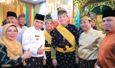 Kapolda Riau Terima Gelar Adat Dari LAM Riau, PJ Walikota Ucapkan Selamat