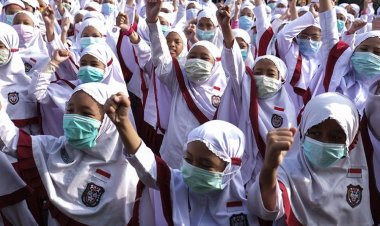 Pj Walikota Pekanbaru Minta Orangtua Ingatkan Anak Pakai Masker ke Sekolah