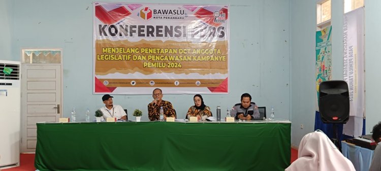 Gelar Konferensi, Bawaslu Kota Pekanbaru Ingatkan Bacaleg Untuk Tidak Memulai Kampanye Sebelum Waktunya