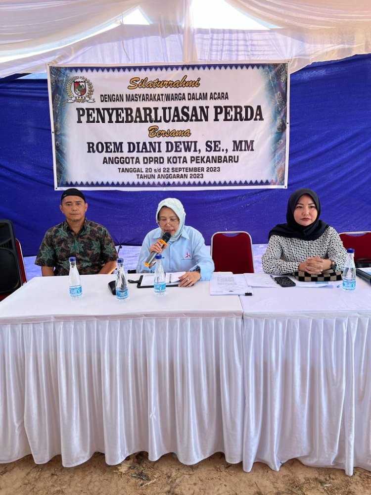 Anggota DPRD Kota Pekanbaru Roem Diani Dewi Laksanakan Penyebarluasan Perda No 14 Tahun 2018 di Jalan Tanjung Datuk