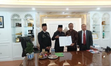 Pj Wali Kota Lakukan Penandatangan NPHD dengan KPU dan Bawaslu Pekanbaru