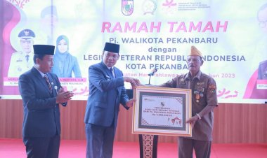 Peringatan Hari Pahlawan, Pemko Pekanbaru Serahkan Sagu Hati Bagi Puluhan Veteran