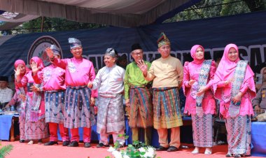 Pemko Pekanbaru Ikut Meriahkan Pawai Taaruf MTQ Riau ke-41 di Rengat