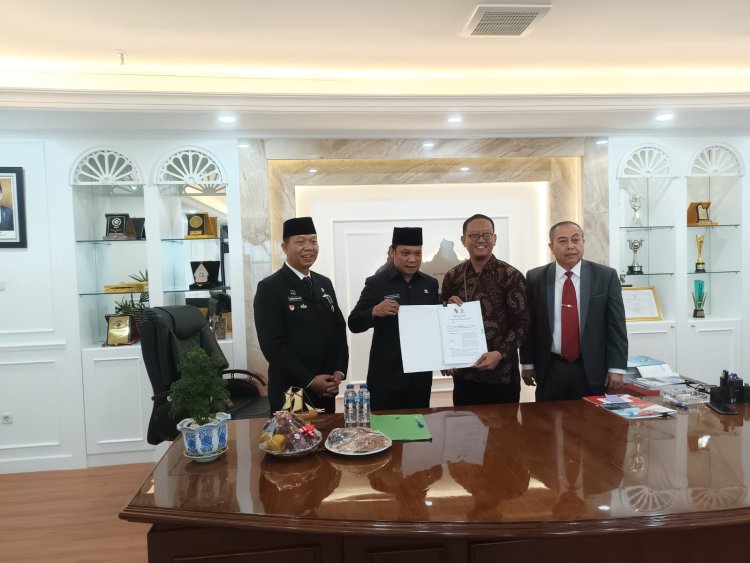 Pj Wali Kota Lakukan Penandatangan NPHD dengan KPU dan Bawaslu Pekanbaru