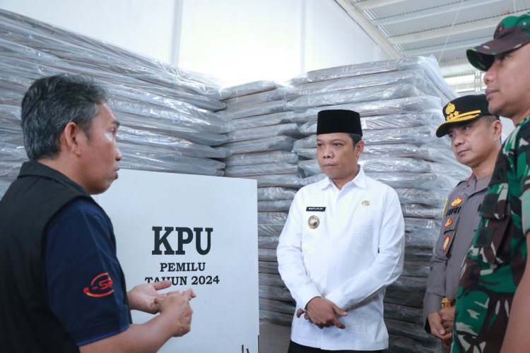 Pj Wali Kota Pekanbaru dan Forkopimda Tinjau Gudang Logistik KPU