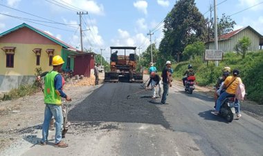 Kebut Perbaikan Jalan Saat Arus Mudik,  Pemprov Riau Siagakan Alat Berat Disejumlah Titik