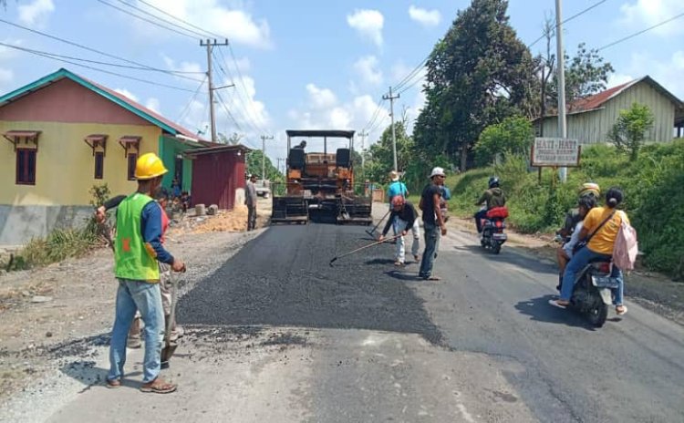 Kebut Perbaikan Jalan Saat Arus Mudik, Pemprov Riau Siagakan Alat Berat Disejumlah Titik