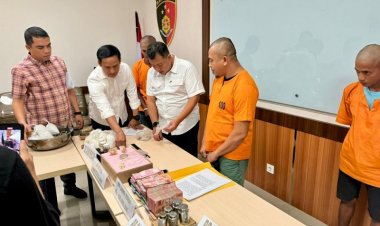 Ungkap Kasus Penambangan Liar, Dirkrimsus Polda Riau Sita Uang Ratusan Juta Dan Emas Liar Sebagai Alat Bukti
