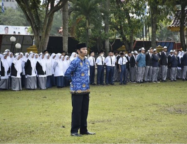 Suasana saat upacara bendera memperingati Hari Amal Bakti