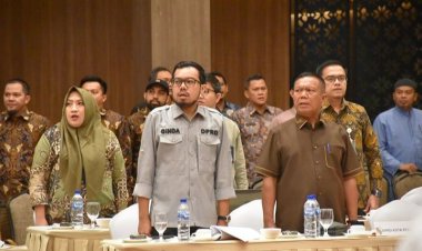 Wakil Ketua DPRD Kota Pekanbaru Ginda Burnama dan Anggota DPRD Kota Pekanbaru Dapot Sinaga tampak hadir pada saat kegiatan