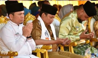 Ketua DPRD Pekanbaru Muhammad Sabarudi Saat berdoa