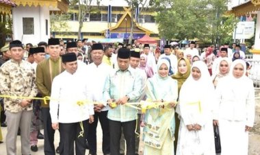 Ketua DPRD Pekabaru Hadiri Pelepasan Rombongan Pawai Taaruf MTQ Tingkat Kota Pekanbaru Tahun 2024